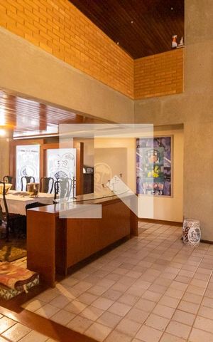 Casa à venda com 1008m², 5 quartos e 5 vagas Casa à venda com 1008m², 5 quartos e 5 vagasSala