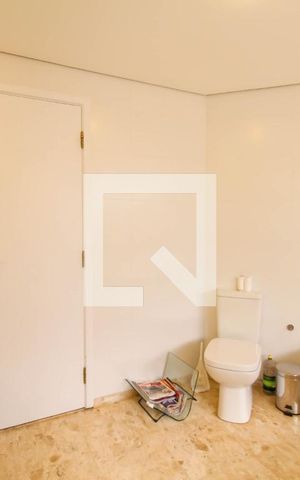 Apartamento à venda com 254m², 3 quartos e 4 vagas Apartamento à venda com 254m², 3 quartos e 4 vagasBanheiro da Suíte 1