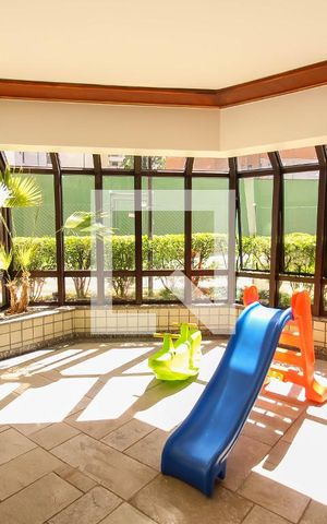 Apartamento à venda com 254m², 3 quartos e 4 vagas Apartamento à venda com 254m², 3 quartos e 4 vagasPlayground