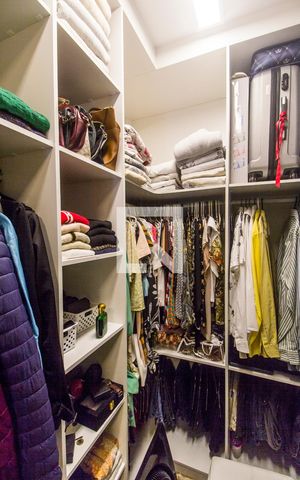 Apartamento à venda com 198m², 3 quartos e 2 vagas Apartamento à venda com 198m², 3 quartos e 2 vagasCloset da suíte 1