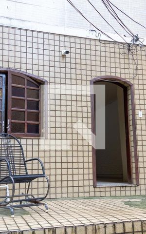 Casa para alugar com 73m², 2 quartos e 1 vaga Casa para alugar com 73m², 2 quartos e 1 vagaFachada