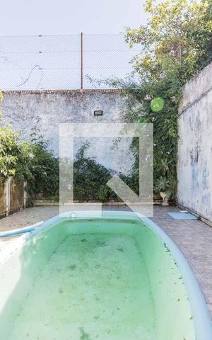 Casa à venda com 230m², 4 quartos e 2 vagas Casa à venda com 230m², 4 quartos e 2 vagasPisicna