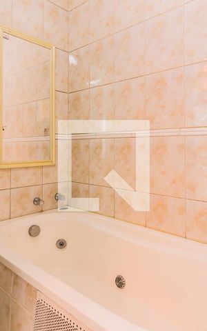 Casa à venda com 230m², 4 quartos e 2 vagas Casa à venda com 230m², 4 quartos e 2 vagasBanheiro da Suite