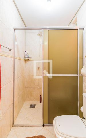 Casa à venda com 230m², 4 quartos e 2 vagas Casa à venda com 230m², 4 quartos e 2 vagasBanheiro Social