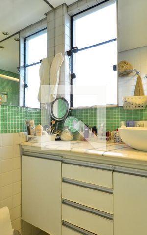 Apartamento à venda com 220m², 4 quartos e 3 vagasBanheiro da Suíte 2