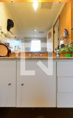 Apartamento à venda com 220m², 4 quartos e 3 vagasBanheiro da Suíte 1