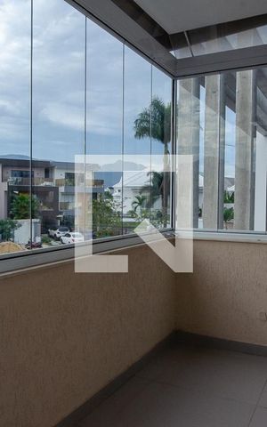 Casa de condomínio à venda com 293m², 4 quartos e 2 vagas Casa de condomínio à venda com 293m², 4 quartos e 2 vagasVaranda da suite 1