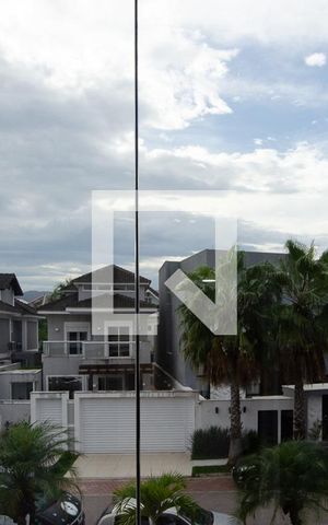 Casa de condomínio à venda com 293m², 4 quartos e 2 vagas Casa de condomínio à venda com 293m², 4 quartos e 2 vagasVaranda da suite 1