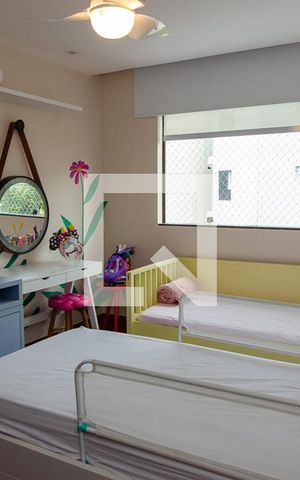 Casa de condomínio à venda com 293m², 4 quartos e 2 vagas Casa de condomínio à venda com 293m², 4 quartos e 2 vagasSuite 2