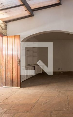 Casa à venda com 344m², 3 quartos e 4 vagas Casa à venda com 344m², 3 quartos e 4 vagasSala