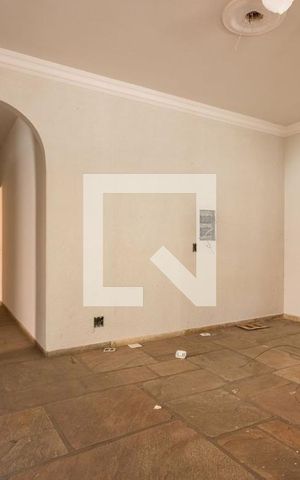 Casa à venda com 344m², 3 quartos e 4 vagas Casa à venda com 344m², 3 quartos e 4 vagasSala