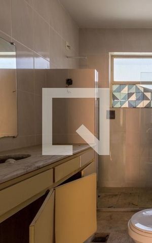 Casa à venda com 344m², 3 quartos e 4 vagas Casa à venda com 344m², 3 quartos e 4 vagasBanheiro