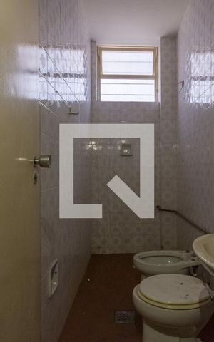 Casa à venda com 344m², 3 quartos e 4 vagas Casa à venda com 344m², 3 quartos e 4 vagasBanheiro