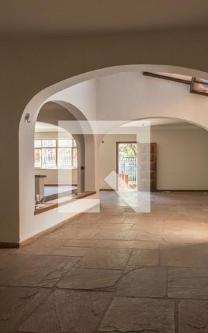 Casa à venda com 344m², 3 quartos e 4 vagas Casa à venda com 344m², 3 quartos e 4 vagasSala