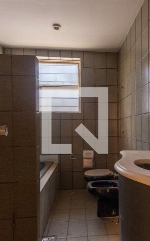Casa à venda com 344m², 3 quartos e 4 vagas Casa à venda com 344m², 3 quartos e 4 vagasBanheiro