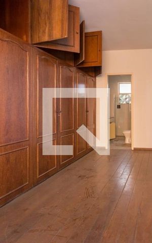 Casa à venda com 344m², 3 quartos e 4 vagas Casa à venda com 344m², 3 quartos e 4 vagasQuarto 3