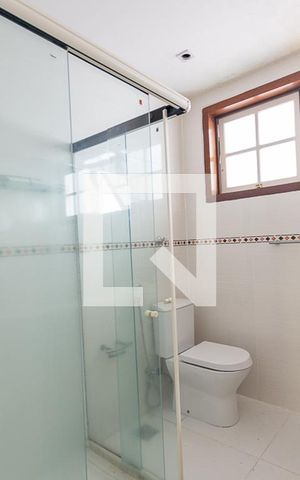 Casa de condomínio à venda com 500m², 5 quartos e 2 vagas Casa de condomínio à venda com 500m², 5 quartos e 2 vagasBanheiro
Banheiro