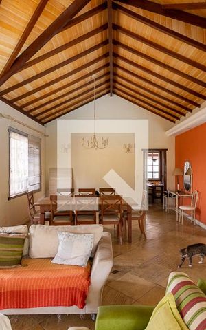 Casa de condomínio à venda com 500m², 5 quartos e 2 vagas Casa de condomínio à venda com 500m², 5 quartos e 2 vagasSala
