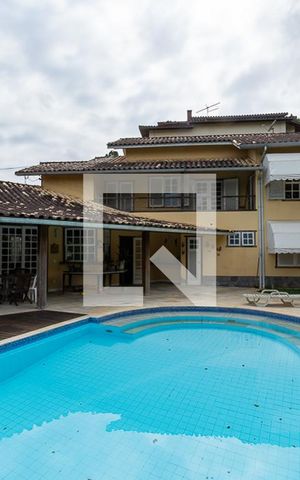 Casa de condomínio à venda com 500m², 5 quartos e 2 vagas Casa de condomínio à venda com 500m², 5 quartos e 2 vagasÁrea externa