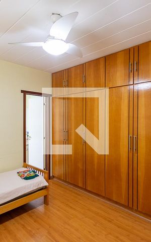 Casa de condomínio à venda com 500m², 5 quartos e 2 vagas Casa de condomínio à venda com 500m², 5 quartos e 2 vagasQuarto