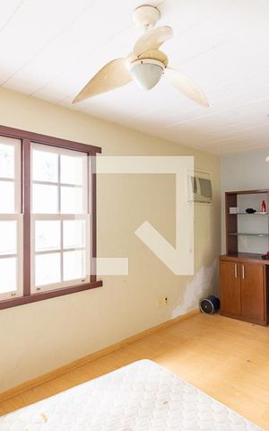 Casa de condomínio à venda com 500m², 5 quartos e 2 vagas Casa de condomínio à venda com 500m², 5 quartos e 2 vagasQuarto