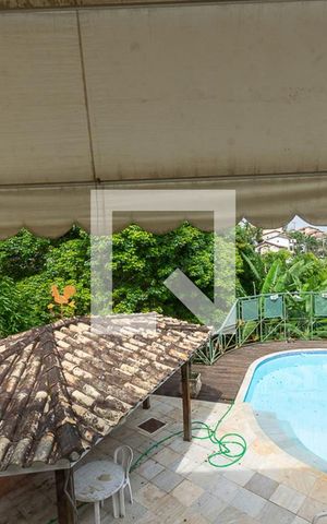 Casa de condomínio à venda com 500m², 5 quartos e 2 vagas Casa de condomínio à venda com 500m², 5 quartos e 2 vagasVista