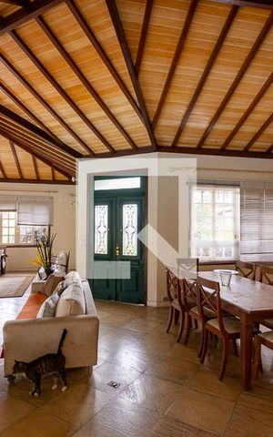 Casa de condomínio à venda com 500m², 5 quartos e 2 vagas Casa de condomínio à venda com 500m², 5 quartos e 2 vagasSala