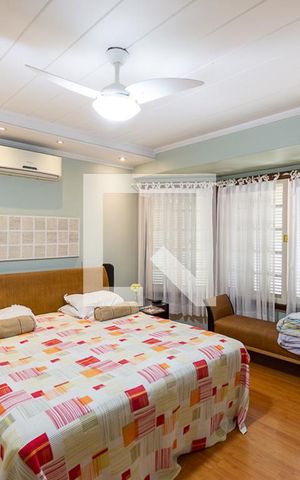 Casa de condomínio à venda com 500m², 5 quartos e 2 vagas Casa de condomínio à venda com 500m², 5 quartos e 2 vagasQuarto