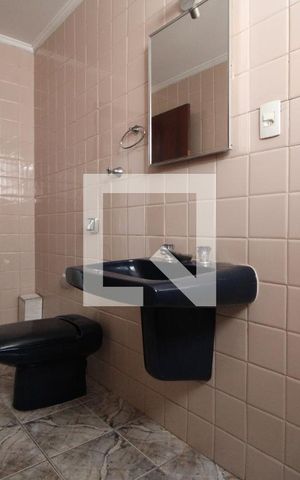 Casa à venda com 140m², 3 quartos e 2 vagasBanheiro 1