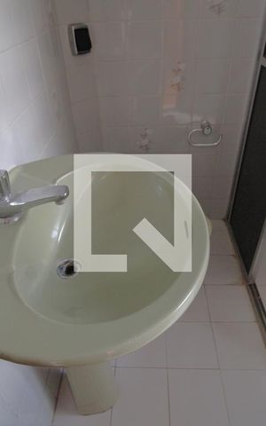 Casa à venda com 140m², 3 quartos e 2 vagasPia banheiro da suíte