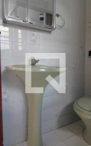 Casa à venda com 140m², 3 quartos e 2 vagasBanheiro da suíte