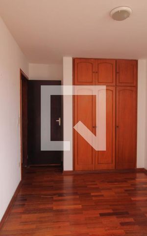 Casa à venda com 140m², 3 quartos e 2 vagasSuíte
