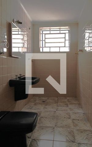Casa à venda com 140m², 3 quartos e 2 vagasBanheiro 1