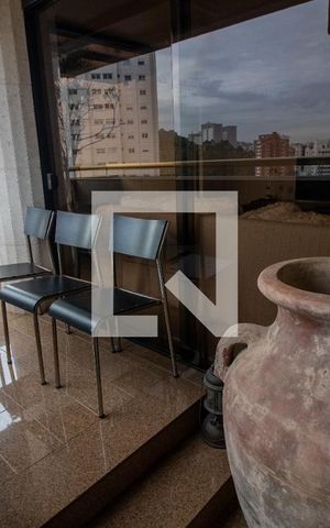 Apartamento à venda com 200m², 3 quartos e 4 vagas Apartamento à venda com 200m², 3 quartos e 4 vagasVaranda Sala