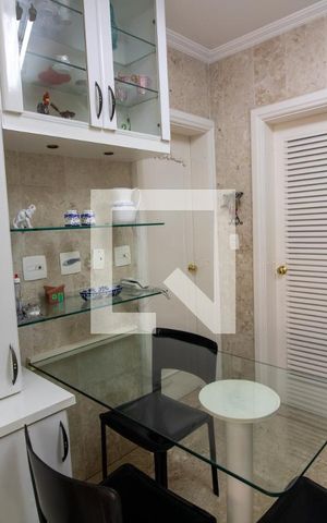 Apartamento à venda com 200m², 3 quartos e 4 vagas Apartamento à venda com 200m², 3 quartos e 4 vagasCozinha