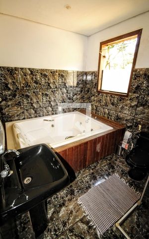 Casa à venda com 5000m², 18 quartos e 19 vagasBanho 3