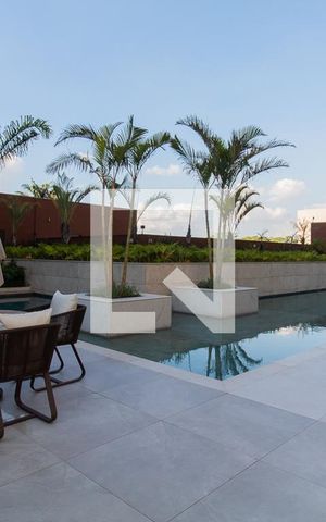 Apartamento à venda com 230m², 4 quartos e 4 vagas Apartamento à venda com 230m², 4 quartos e 4 vagasÁrea comum - Piscina