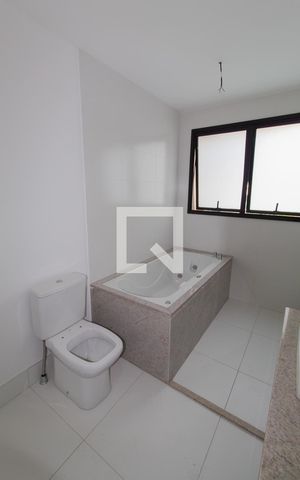 Apartamento à venda com 230m², 4 quartos e 4 vagas Apartamento à venda com 230m², 4 quartos e 4 vagasBanheiro da Suíte 2