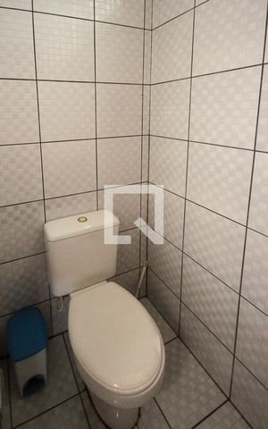 Casa à venda com 243m², 3 quartos e 2 vagasLavabo da garagem