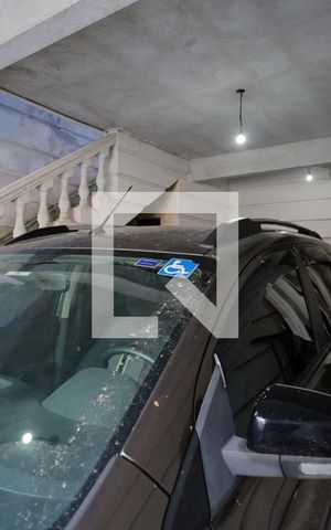 Casa à venda com 300m², 4 quartos e 2 vagas Casa à venda com 300m², 4 quartos e 2 vagasGaragem