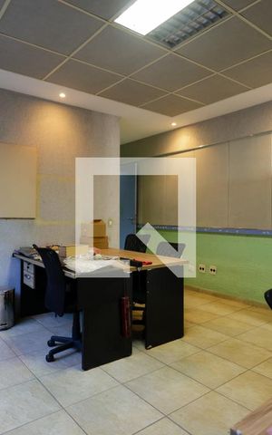 Casa à venda com 300m², 4 quartos e 2 vagas Casa à venda com 300m², 4 quartos e 2 vagasEscritório - Sala 3