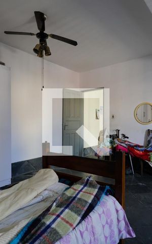 Casa à venda com 300m², 4 quartos e 2 vagas Casa à venda com 300m², 4 quartos e 2 vagasEdícula - Quarto