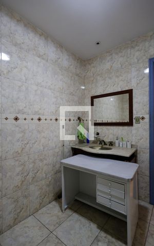 Casa à venda com 300m², 4 quartos e 2 vagas Casa à venda com 300m², 4 quartos e 2 vagasEscritório - Banheiro