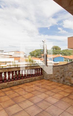 Casa à venda com 260m², 3 quartos e 3 vagas Casa à venda com 260m², 3 quartos e 3 vagasVaranda