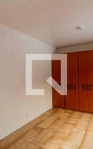 Casa à venda com 260m², 3 quartos e 3 vagas Casa à venda com 260m², 3 quartos e 3 vagasQuarto de Serviço