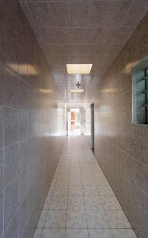 Casa à venda com 260m², 3 quartos e 3 vagas Casa à venda com 260m², 3 quartos e 3 vagasCorredor Lateral