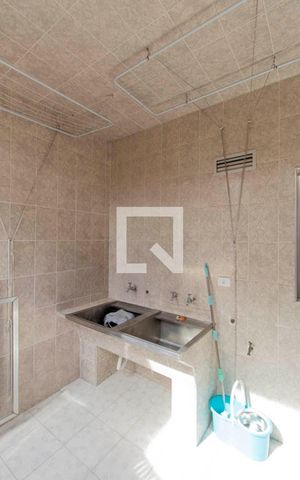 Casa à venda com 260m², 3 quartos e 3 vagas Casa à venda com 260m², 3 quartos e 3 vagasÁrea de Serviço