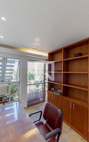 Apartamento à venda com 320m², 3 quartos e 1 vaga Apartamento à venda com 320m², 3 quartos e 1 vagaEscritório - 2 andar