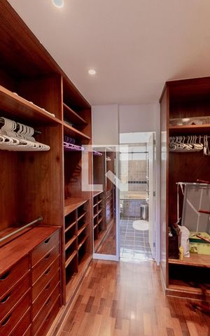 Apartamento à venda com 320m², 3 quartos e 1 vaga Apartamento à venda com 320m², 3 quartos e 1 vagaCloset Suíte 2 - 1 andar