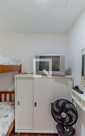 Apartamento à venda com 320m², 3 quartos e 1 vaga Apartamento à venda com 320m², 3 quartos e 1 vagaQuarto de Serviço